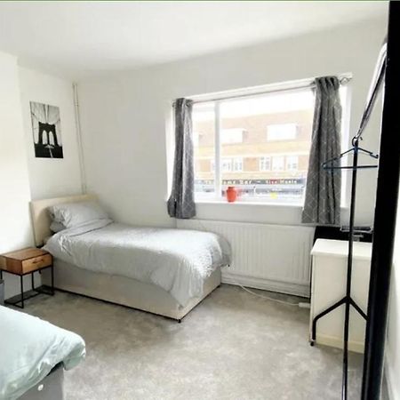 4 Bedroom Property Close To The Harry Potter Studio And Watford Junction Esterno foto